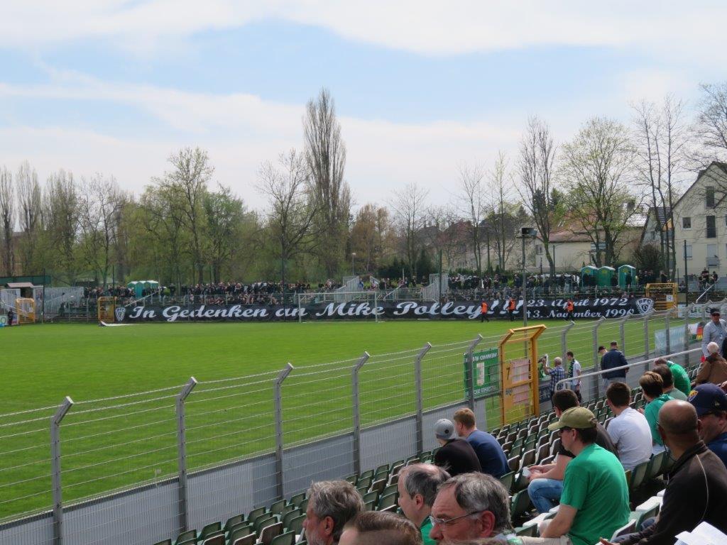 HL IMG 1124 Chemie vs BFC Dynamo Gästeblock Spruchbande entrollt