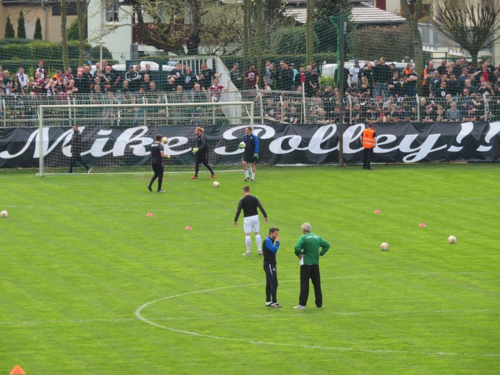 HL IMG 1136 Chemie vs BFC Dynamo Gästeblock vor dem Anpfiff Mike Polley