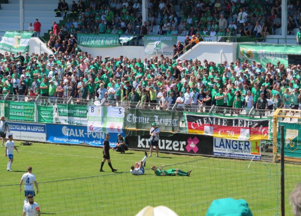 HL Chemie vs FCO 1. Halbzeit Spielszene Foul durch FCO edit IMG 1839