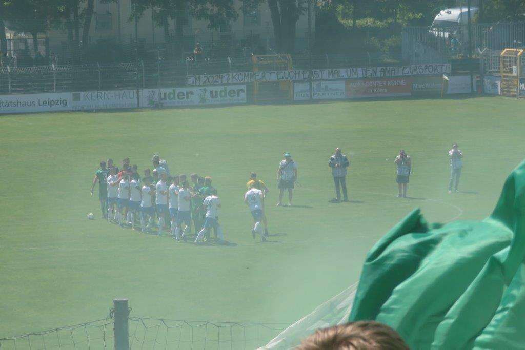 HL Chemie vs FCO Vor Anpfiff shakehands edit IMG 1822